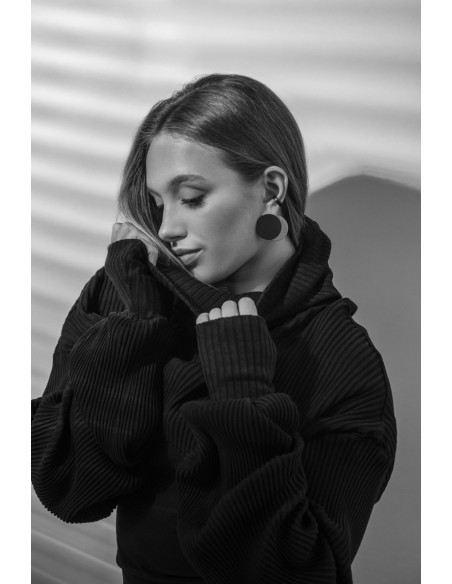 Matte black 4.1 mm stainless steel ear cuff with modern finish.