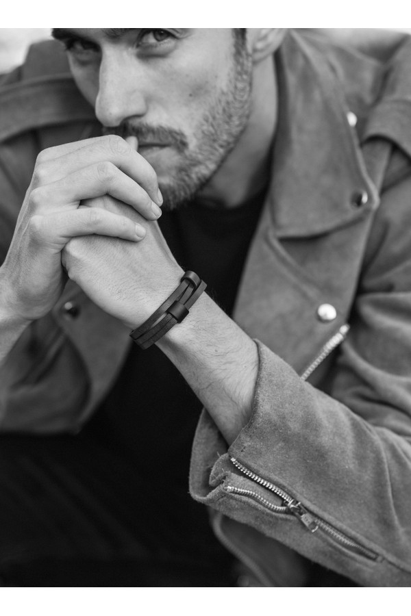 Men’s matte black leather bracelet with adjustable clasp 2