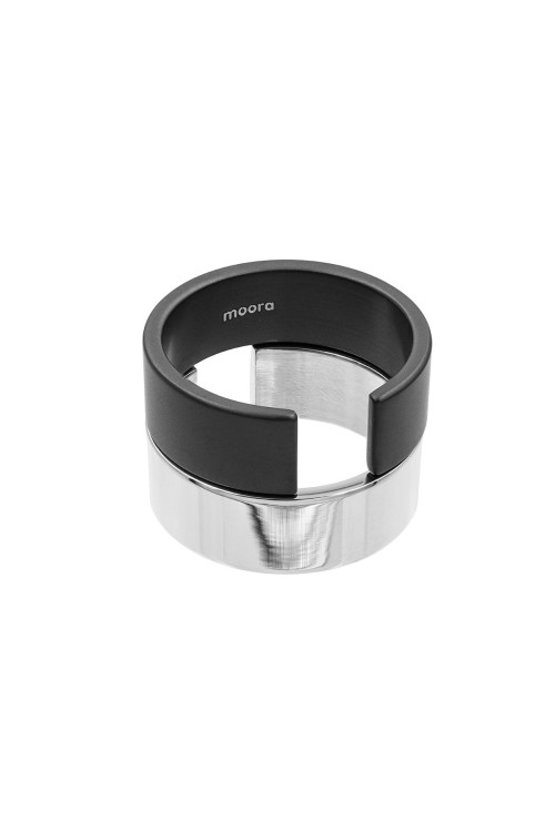 A 2-in-1 ring. Straight stainless steel rings
