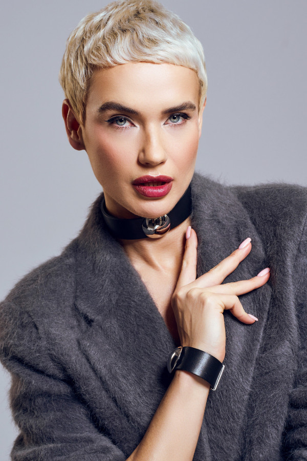 Handcrafted black leather choker with stainless steel hemisphere 2