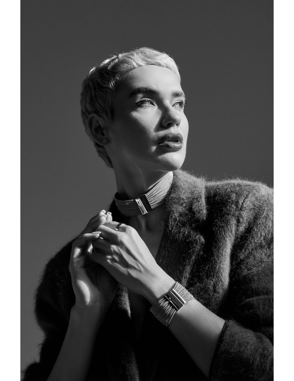 Bracelet made of stainless steel mesh and polished stainless steel with a magnetic clasp