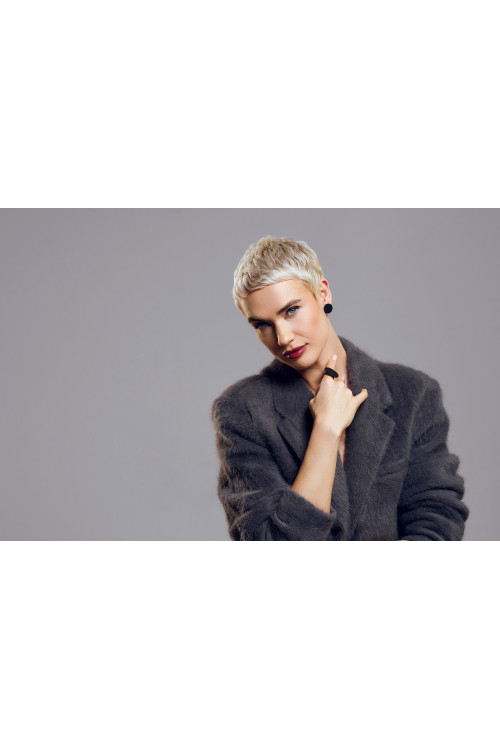 Minimalist hoop earrings in matt black stainless steel | moora.eu
