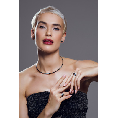 Delicate silver stainless steel choker in a minimalist design 2