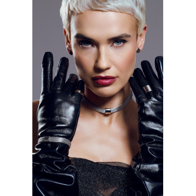 Delicate stainless steel bracelet with polished element 2