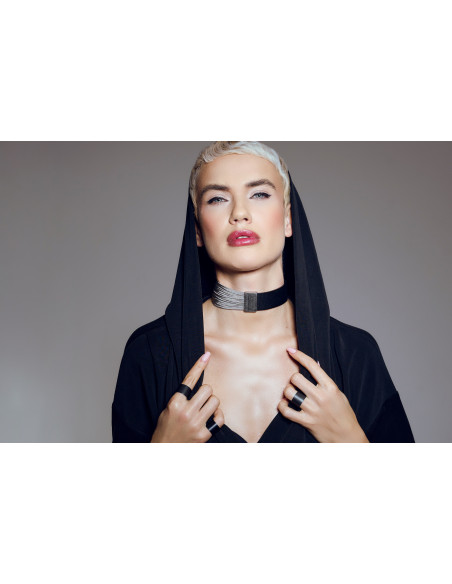 Choker made of leather and jeweler's steel mesh with magnetic clasp