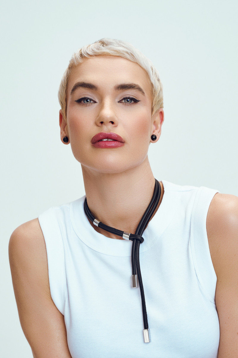 Delicate adjustable leather necklace with stainless steel elements