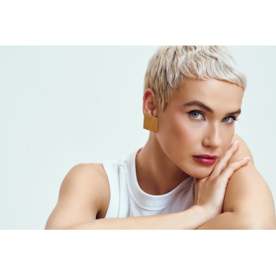 Old gold stainless steel square earrings with elegant geometric design 2