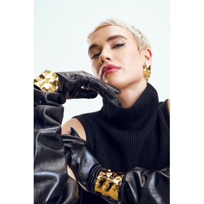 Wide gold bracelet made of crumpled stainless steel with shiny golden finish 2