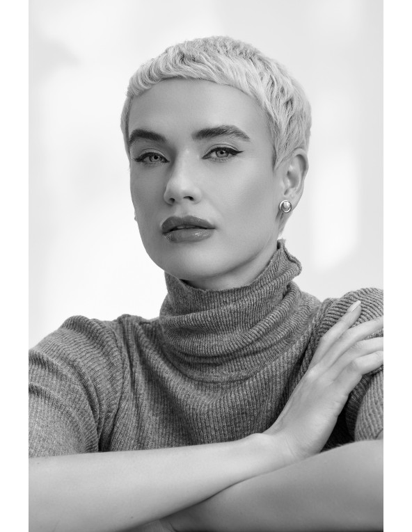 Minimalist gold-plated earrings with white pearl