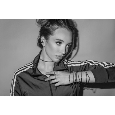 Delicate silver stainless steel choker necklace with minimalist timeless design 2