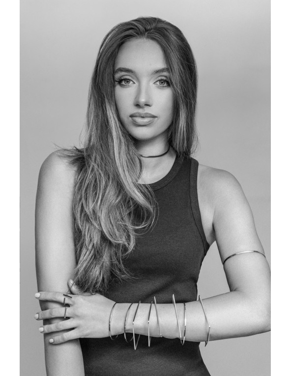 Delicate silver stainless steel choker necklace with minimalist timeless design