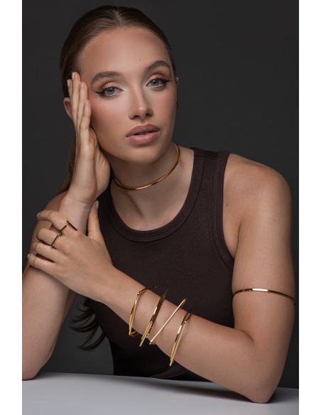 Delicate gold stainless steel choker necklace with minimalist elegant design