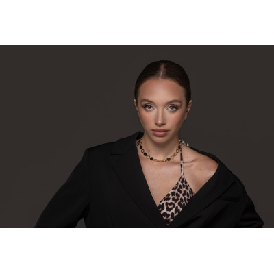 A subtle necklace made of gold-plated stainless steel with adjustable length 2