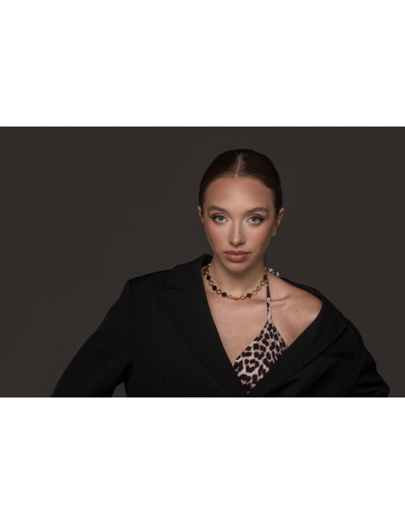 A subtle necklace made of gold-plated stainless steel with adjustable length