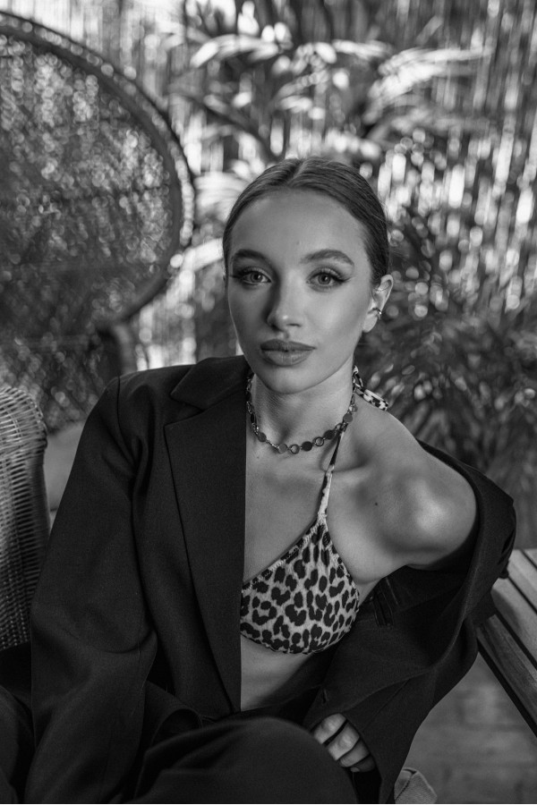 Delicate silver stainless steel necklace with round elements 2