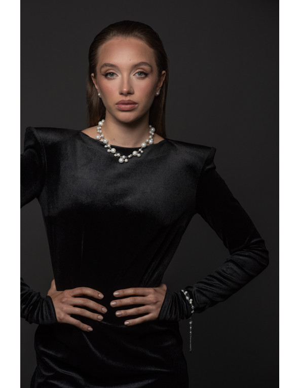 Gold-plated shell pearl necklace displayed with elegant packaging