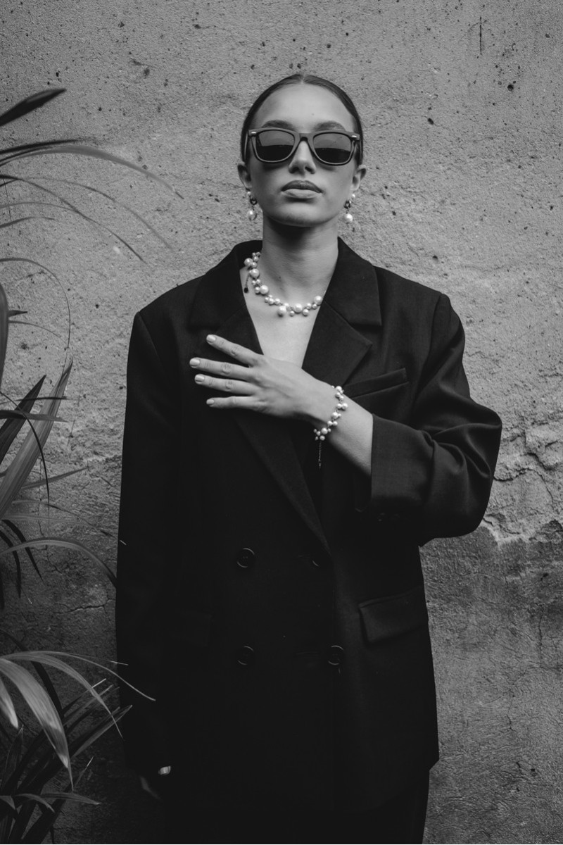 Shell pearl bracelet with stainless steel in silver tone