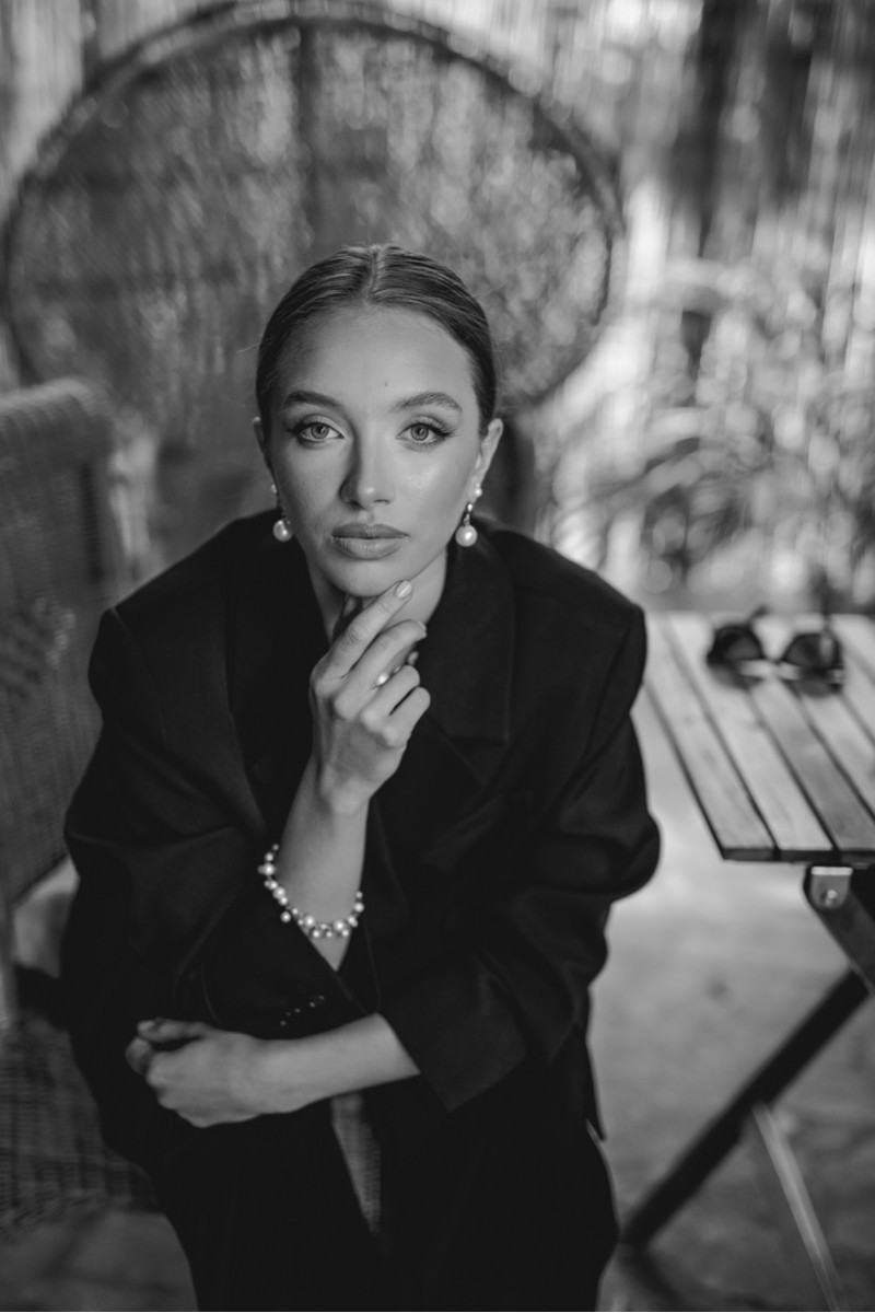 Shell pearl bracelet with stainless steel in silver tone