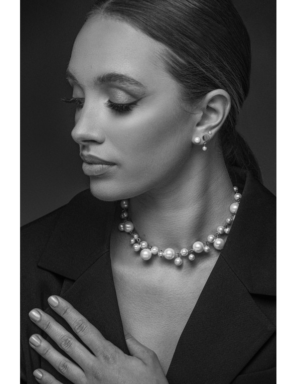 Delicate pearl stud earrings with 3 mm shell pearls in silver