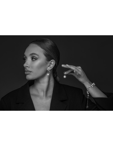 Delicate pearl stud earrings with 3 mm shell pearls in silver