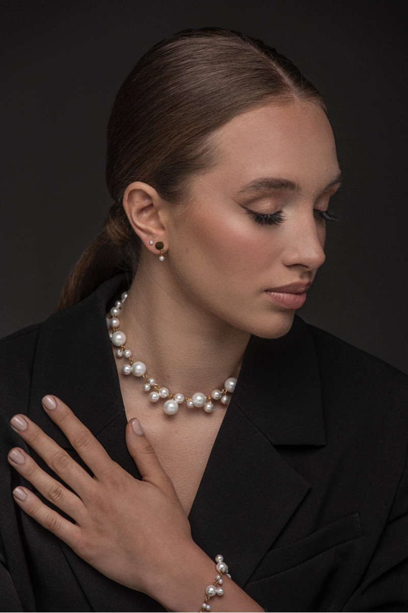 Gold-plated stainless steel plate earrings with shell pearl