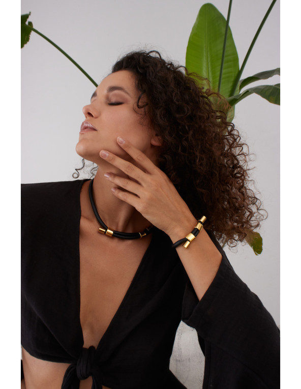 Leather necklace with gold-plated stainless steel in a golden shade