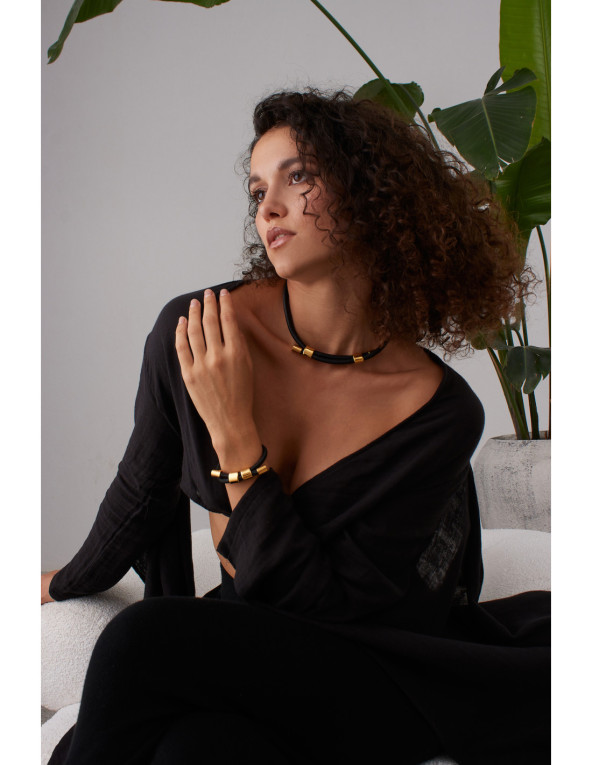 Leather necklace with gold-plated stainless steel in a golden shade