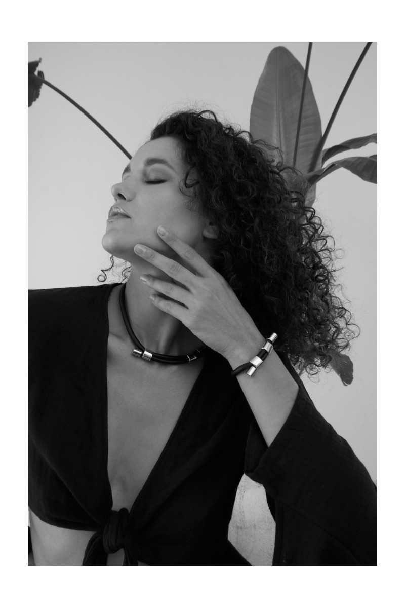 Adjustable leather necklace with aged steel