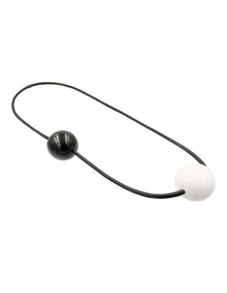 Leather necklace with wooden beads