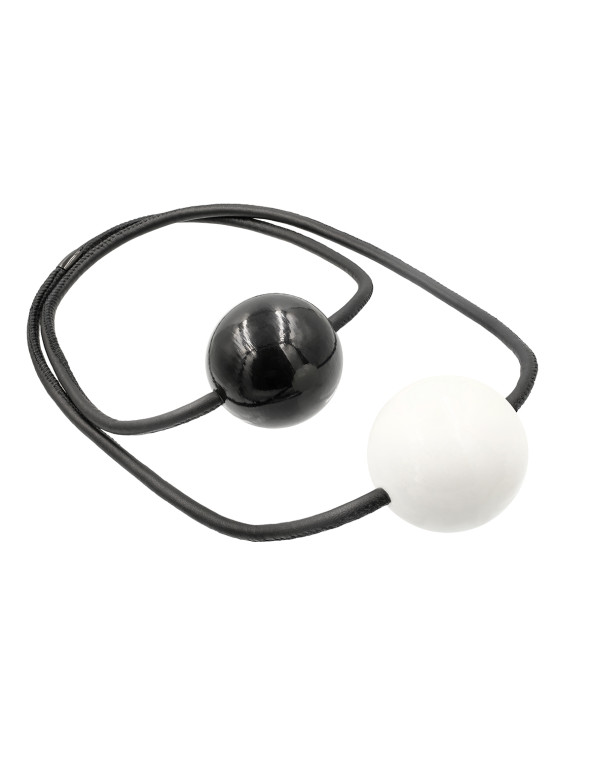 Leather necklace with wooden beads