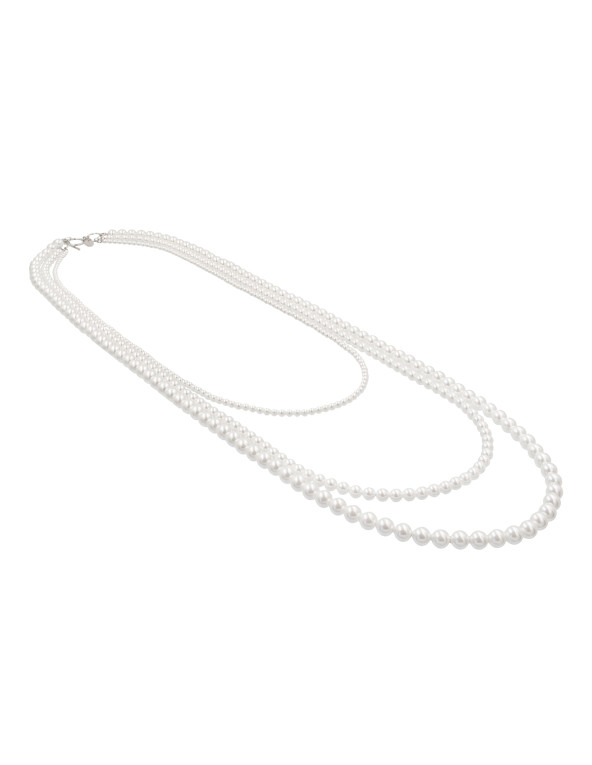 Long necklace made of natural white pearls