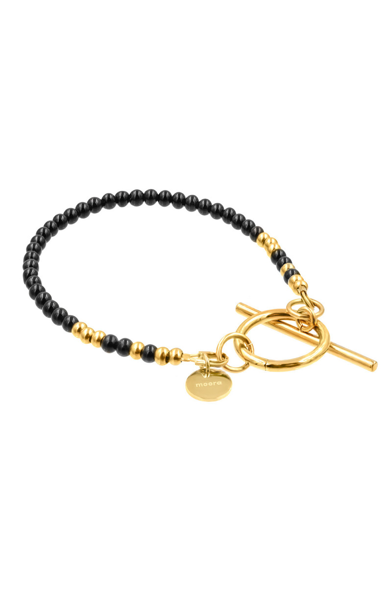 Delicate bracelet made of onyx and gold beads