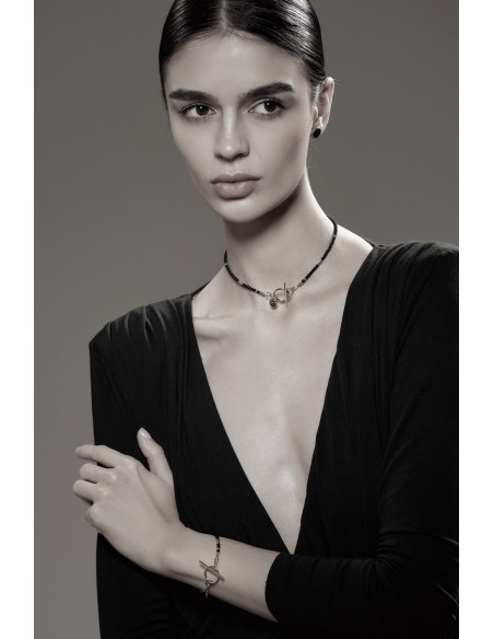 Delicate necklace with onyx stones and silver beads