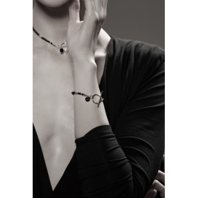 Delikatna bransoletka z onyksów i srebrnych kuleczek 2