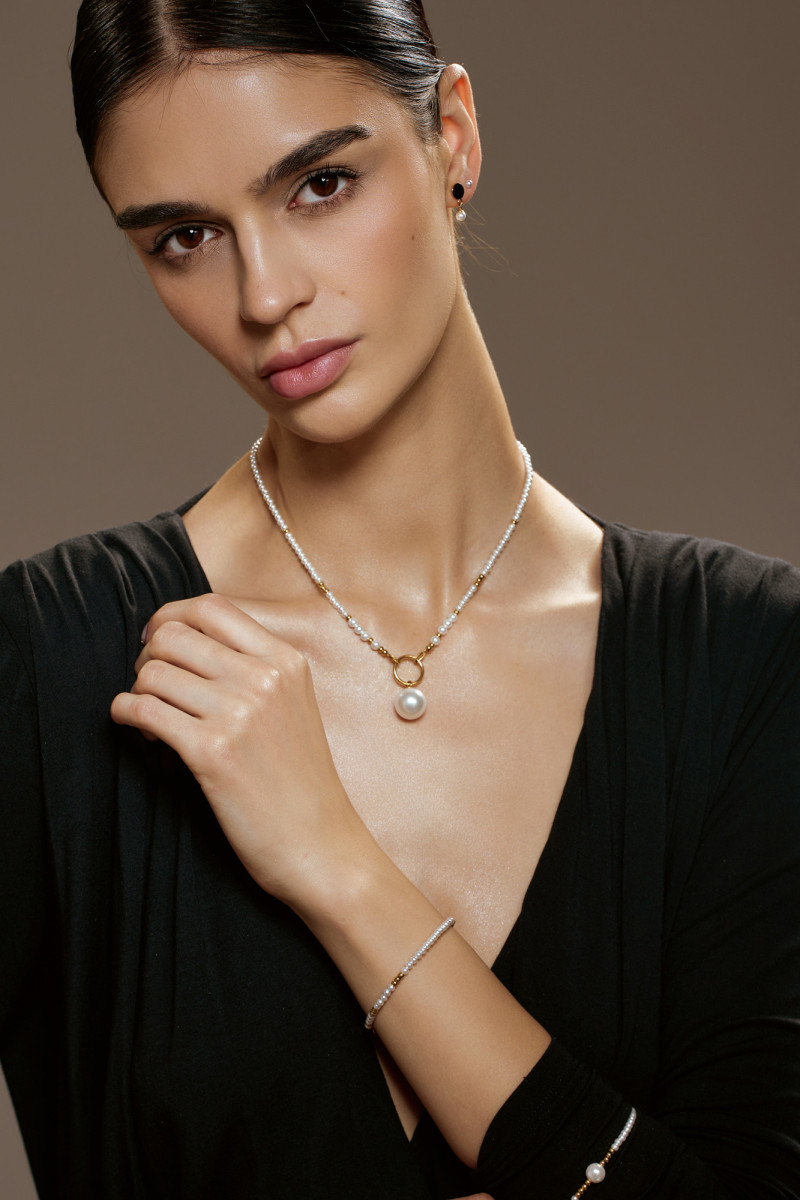 White shell pearl necklace with large pearl pendant.