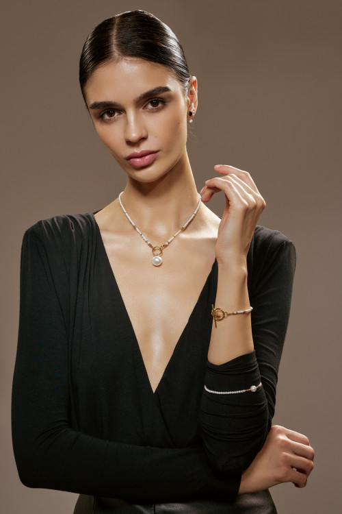 White shell pearl necklace with large pearl pendant.