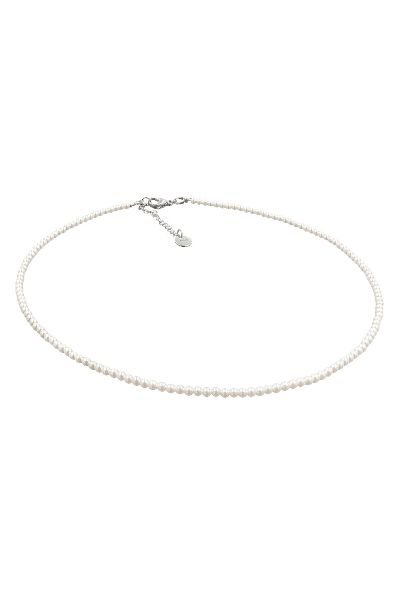 Small pearl necklace with lobster clasp