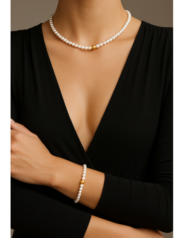 Delicate necklace with shell pearls