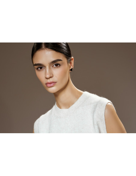 Simple and minimalist triangle earrings made of gold-plated stainless steel