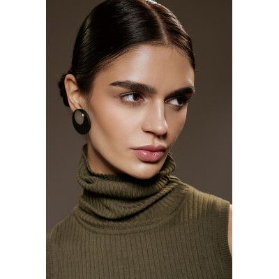 Minimalist leather earrings with satin stainless steel 2