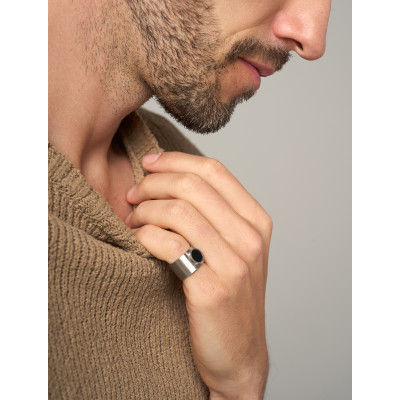 Men’s stainless steel signet ring with black stone – classic, bold design 2