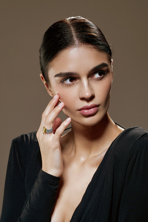 Ring made of steel mesh and gold-plated stainless steel