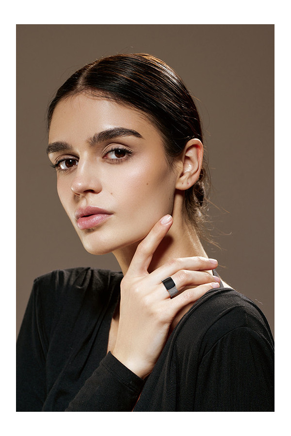 Pierścionek z siatki stalowej oraz czarnej matowej stali 2