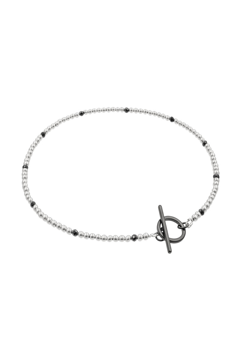 Delicate necklace with tourmaline and silver beads | moora.eu