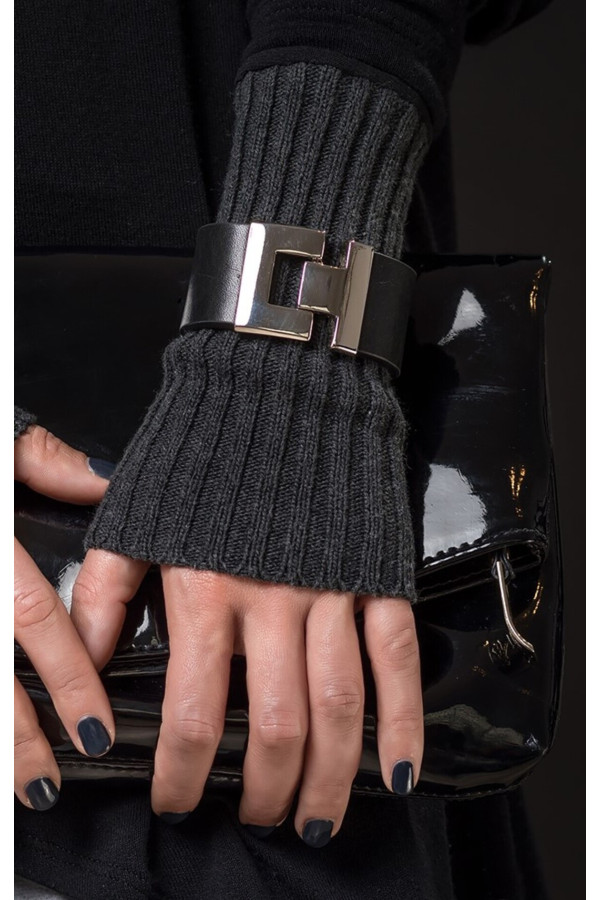 Black women's leather bracelet with a shiny steel clasp 2