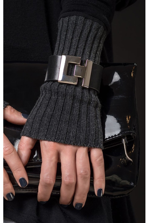 Black leather bracelet with shiny clasp | moora.eu