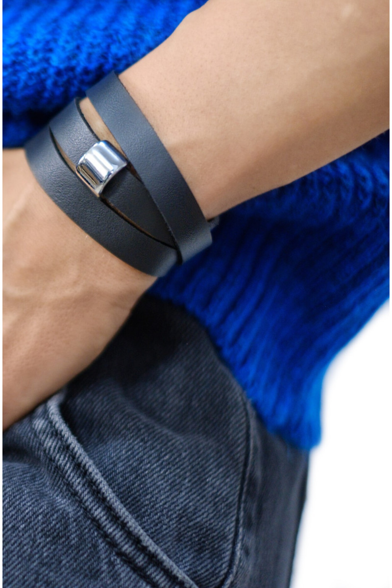 Black leather bracelet with polished steel element – classic style