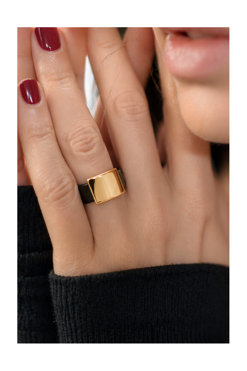 Pierścionek ze skóry oraz srebra złoconego PSK004