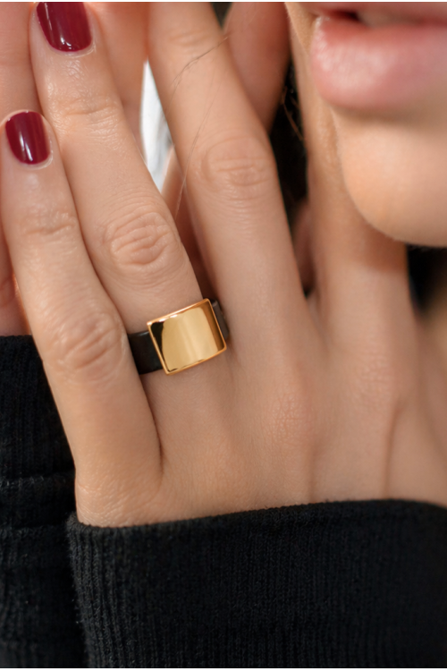 Pierścionek ze skóry oraz srebra złoconego PSK004