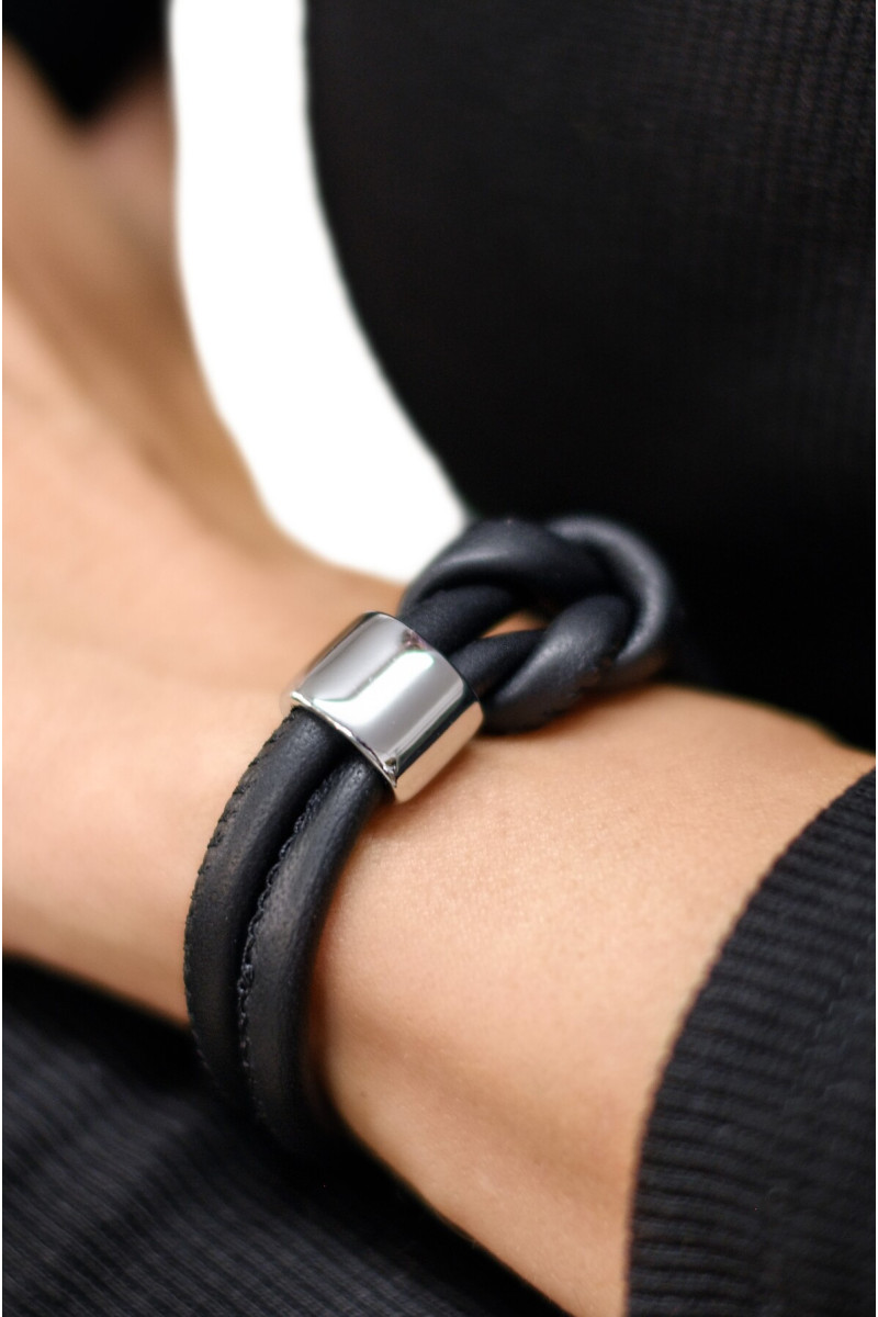 Leather bracelet with stainless steel elements.